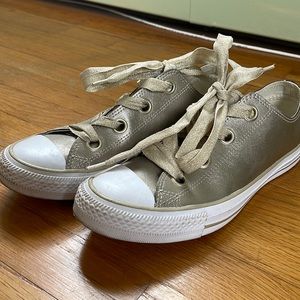 Gold converse